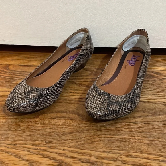Indigo by Clarks Snakeskin Pattern Slip On Shoes heeled loafer size 7.5 - Picture 2 of 11